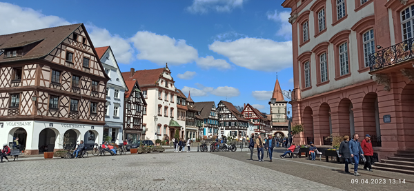 Blick in die Fußgängerzone der Stadt Gengenbach.